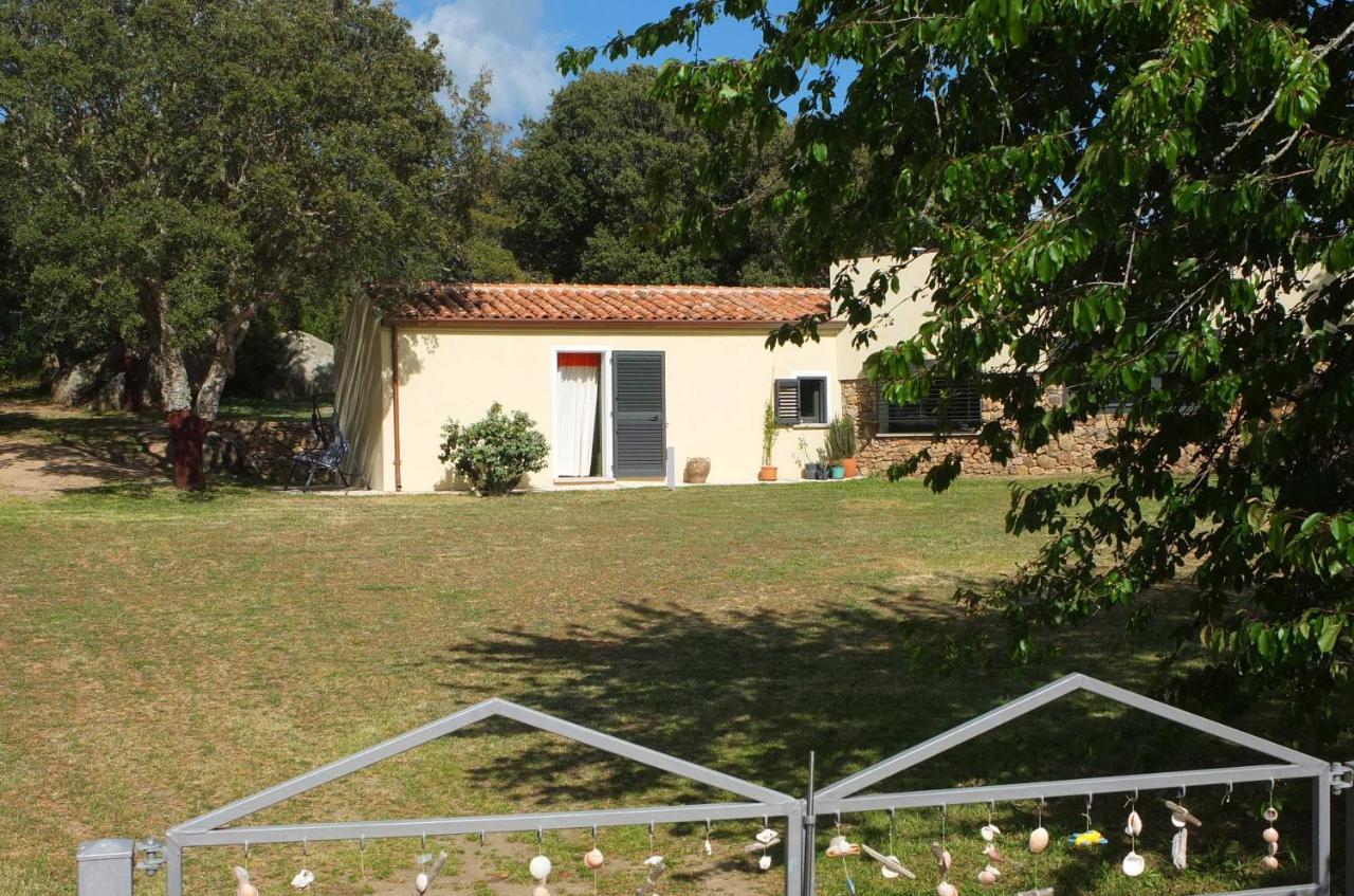Villa Li Pireddi Aglientu Exterior foto